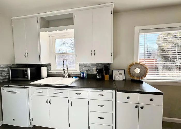 Historic 2 Bedroom Home In Old Town-Main Floor