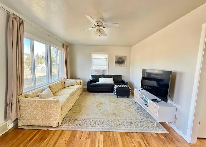 Historic 2 Bedroom Home In Old Town-Main Floor